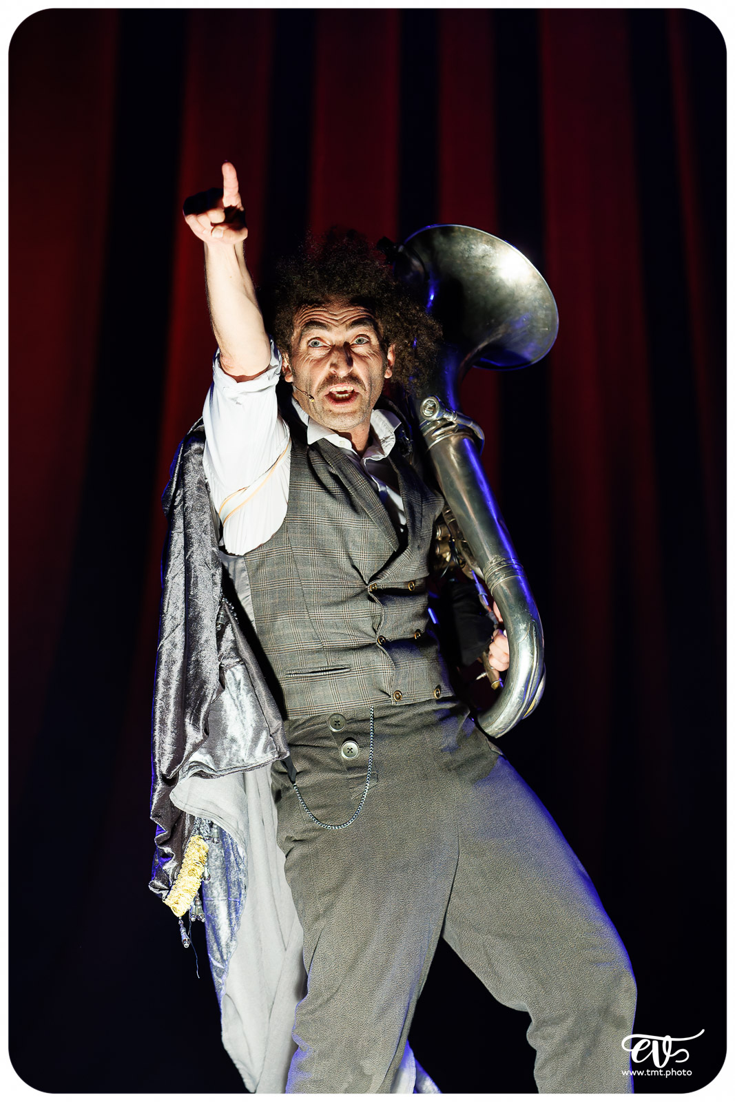 LA CLAQUE (FRED RADIX)